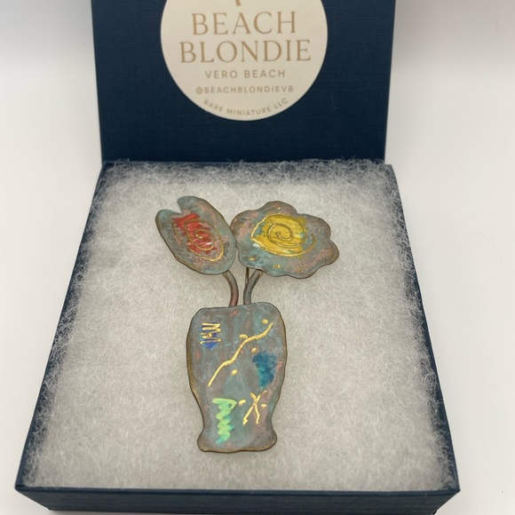 Vintage Patina Metal “Flowers in Pot” Brooch Pin Whimsical Garden Treasure! 🌿🌸 - Picture 2 of 6